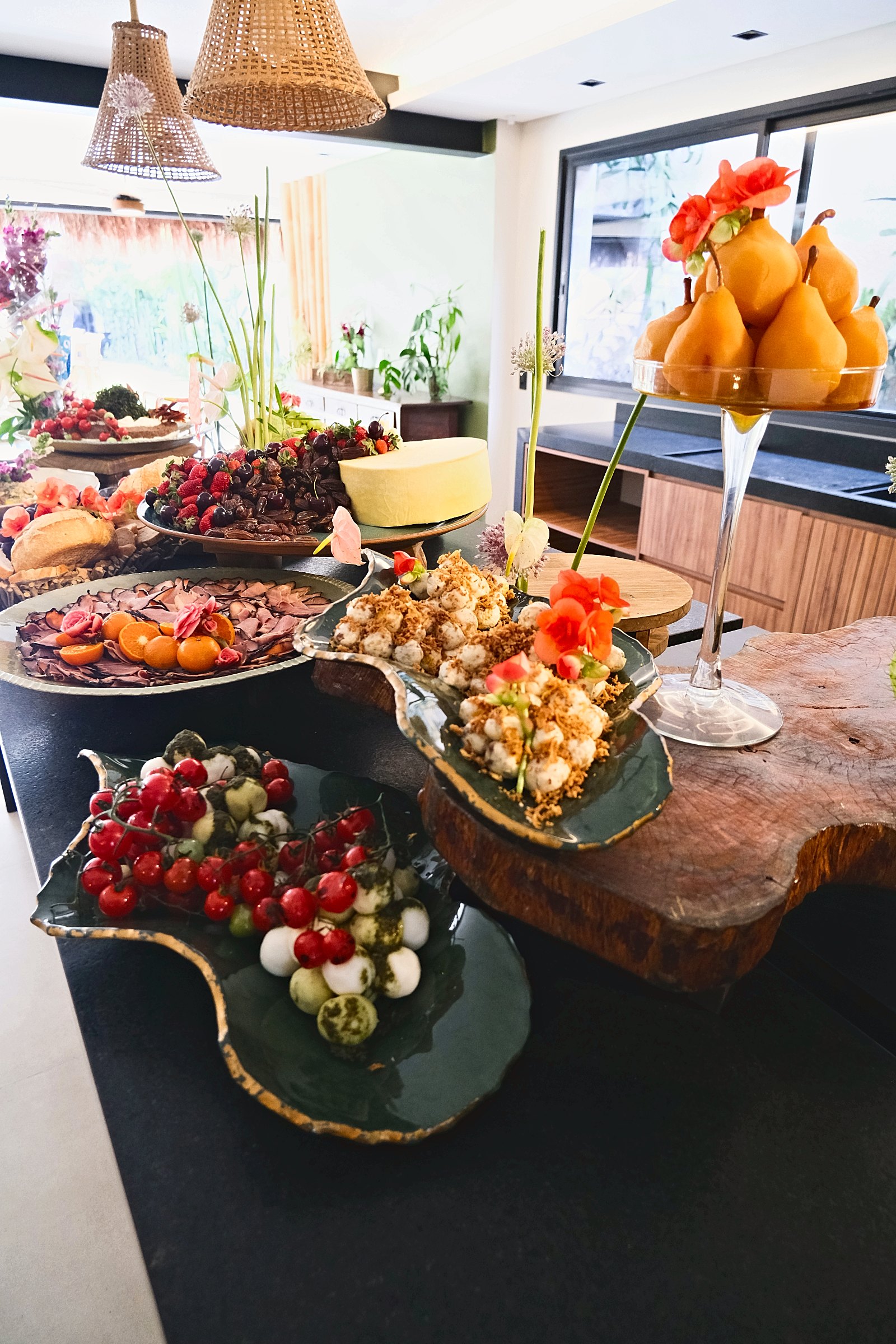 Buffet montado na área gourmet